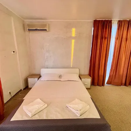 Hotel Mon Caprice-3